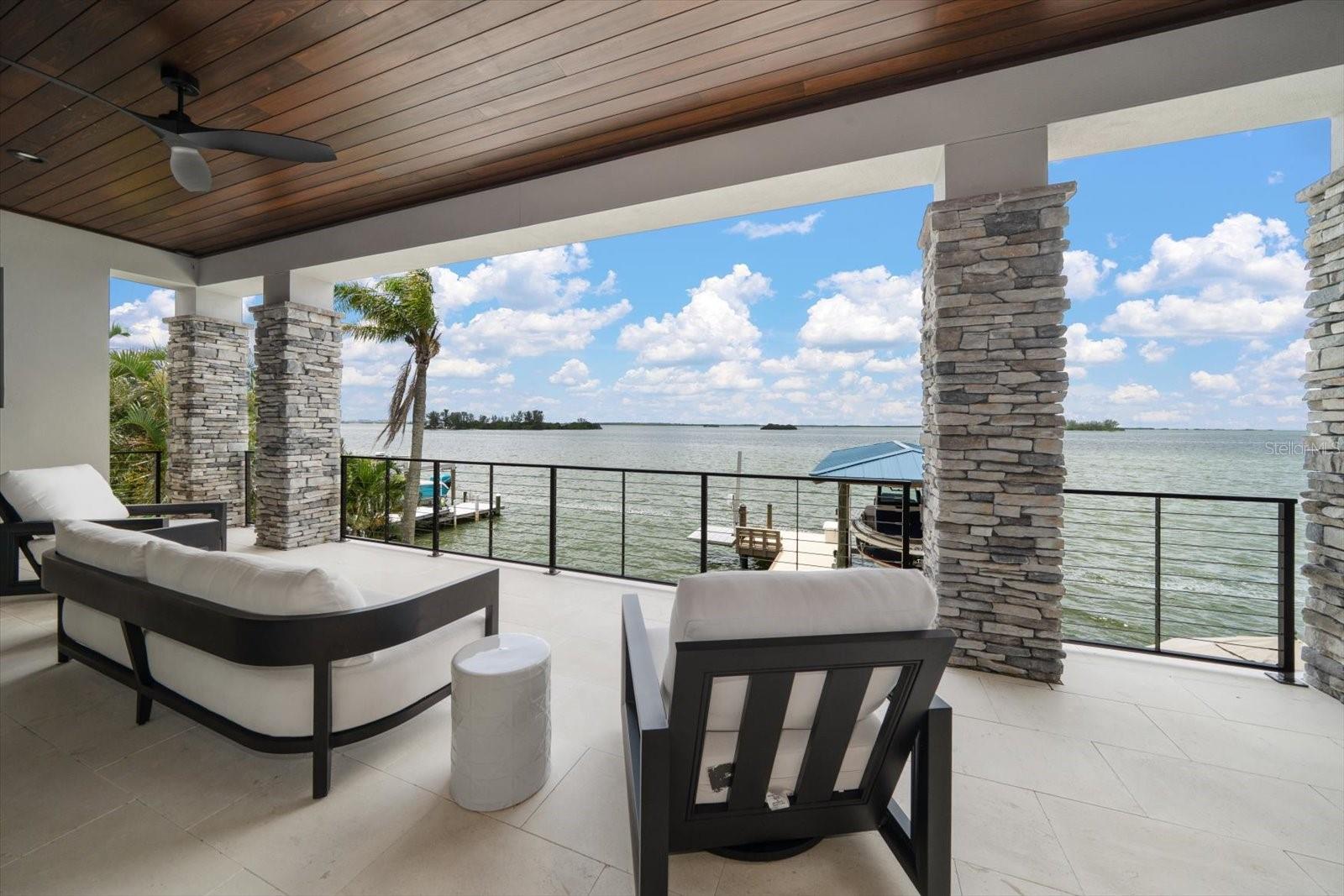 Cooled by gentle breezes, vistas that are breathtaking, imagine living here!