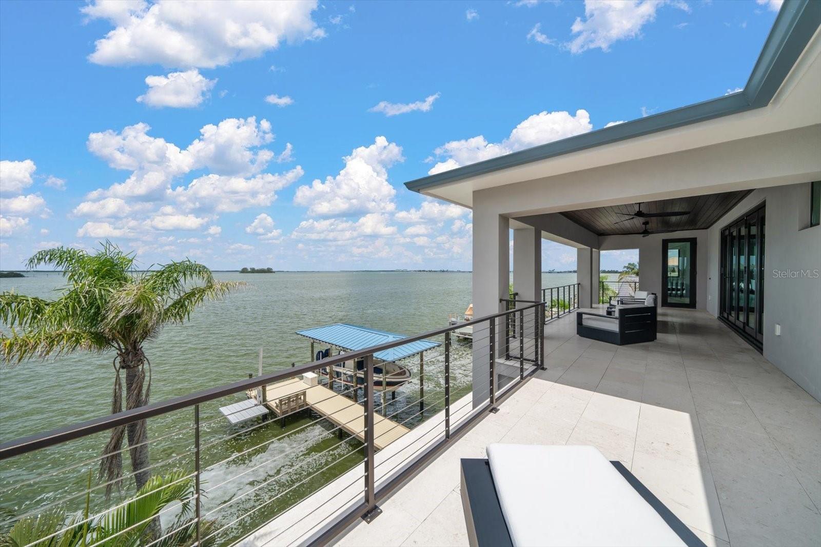 Separate sun area on top floor terrace allows one to sunbathe in privacy!