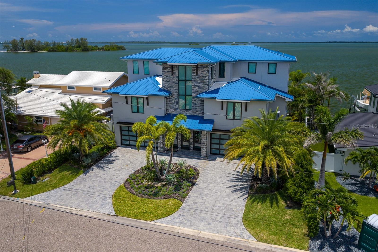 Located just 30 minutes from Tampa International airport, this home is your gateway to Gulf coast beaches, art and professional sports venues all while enjoying the charm of a most desirable community!