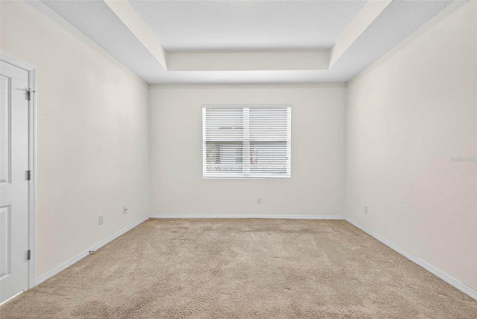 Primary suite with tray ceiling & ensuite bath/walk in shower.