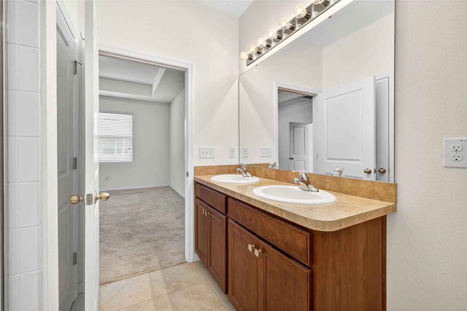 Ensuite bath looking toward the primary bedroom