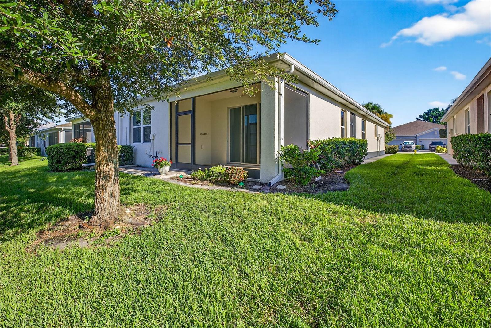 Ample room in the yard- lawn maintenance is in your monthly HOA dues