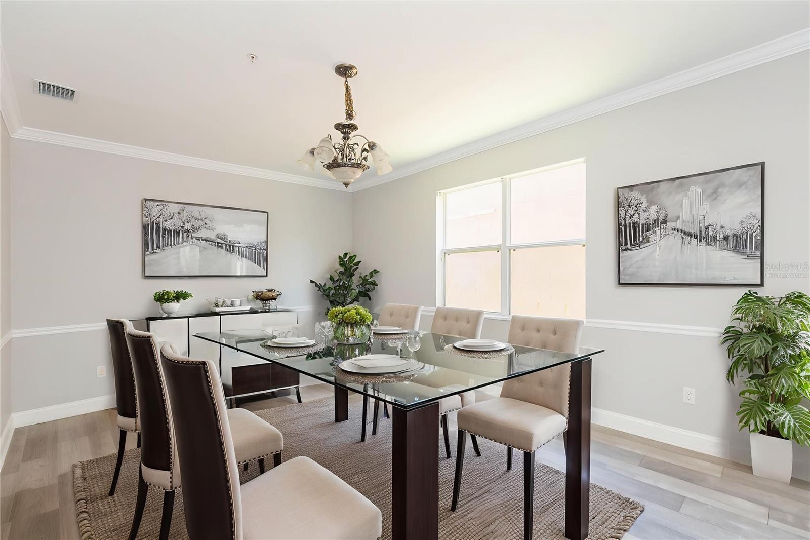 Virtually staged dining room