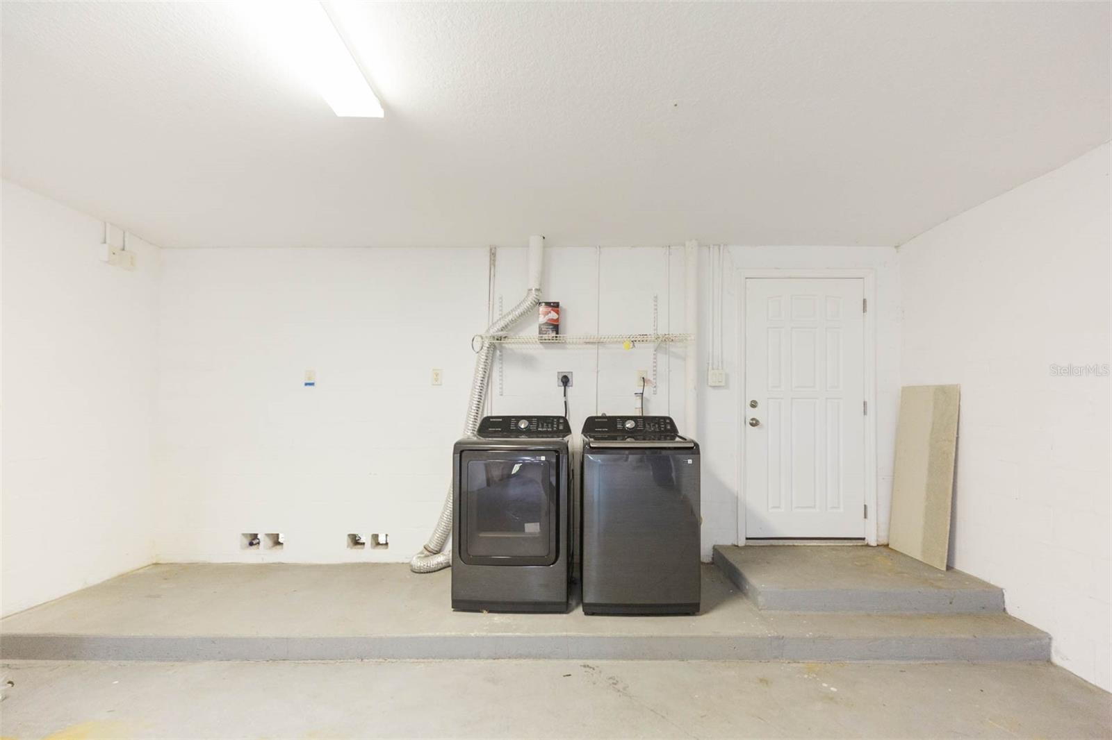Garage - Laundry