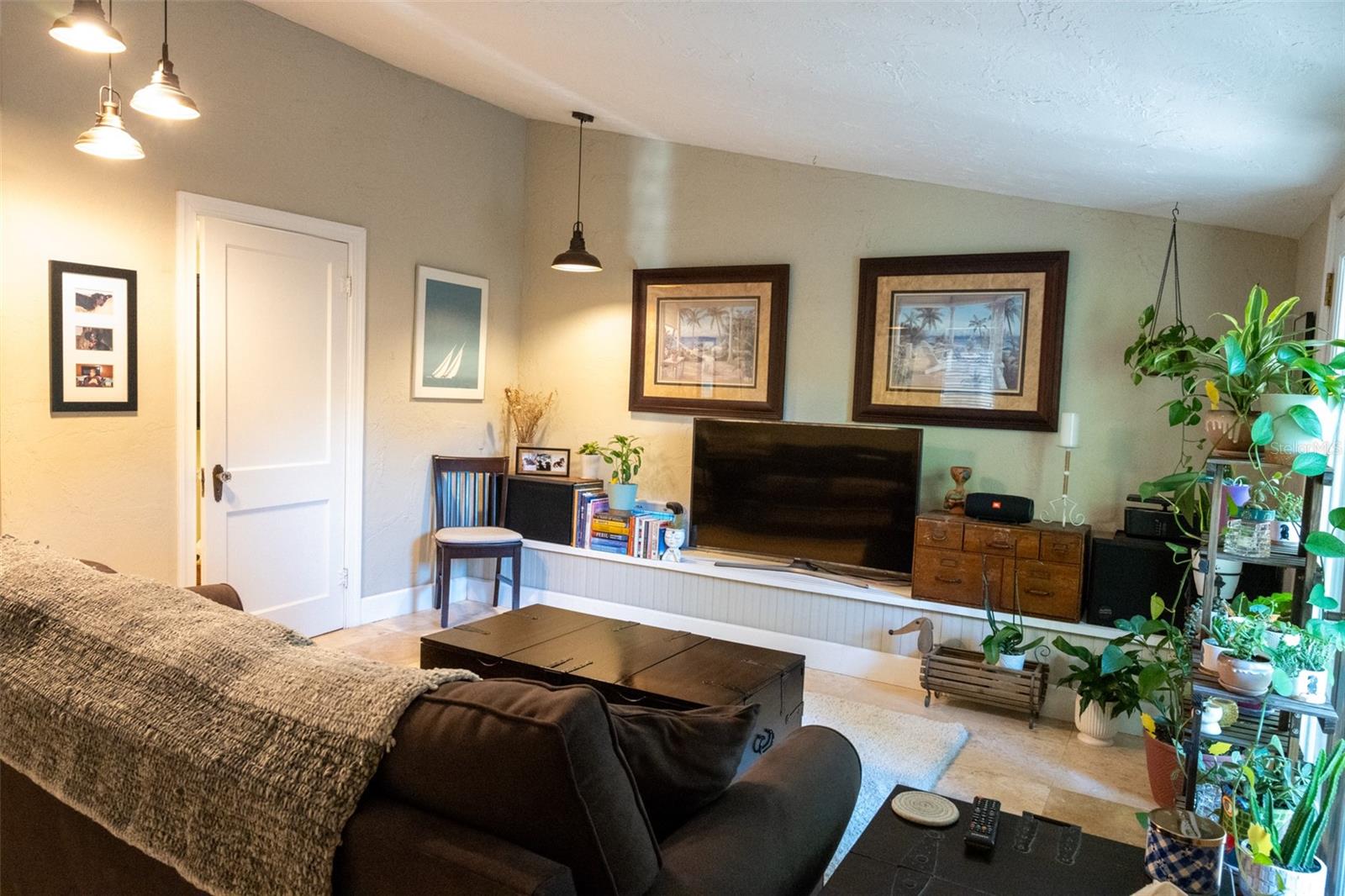 master bedroom/ office/ bonus room