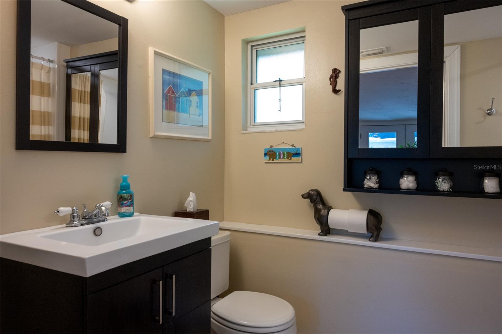 master bedroom/ office/ bonus room en suite bath