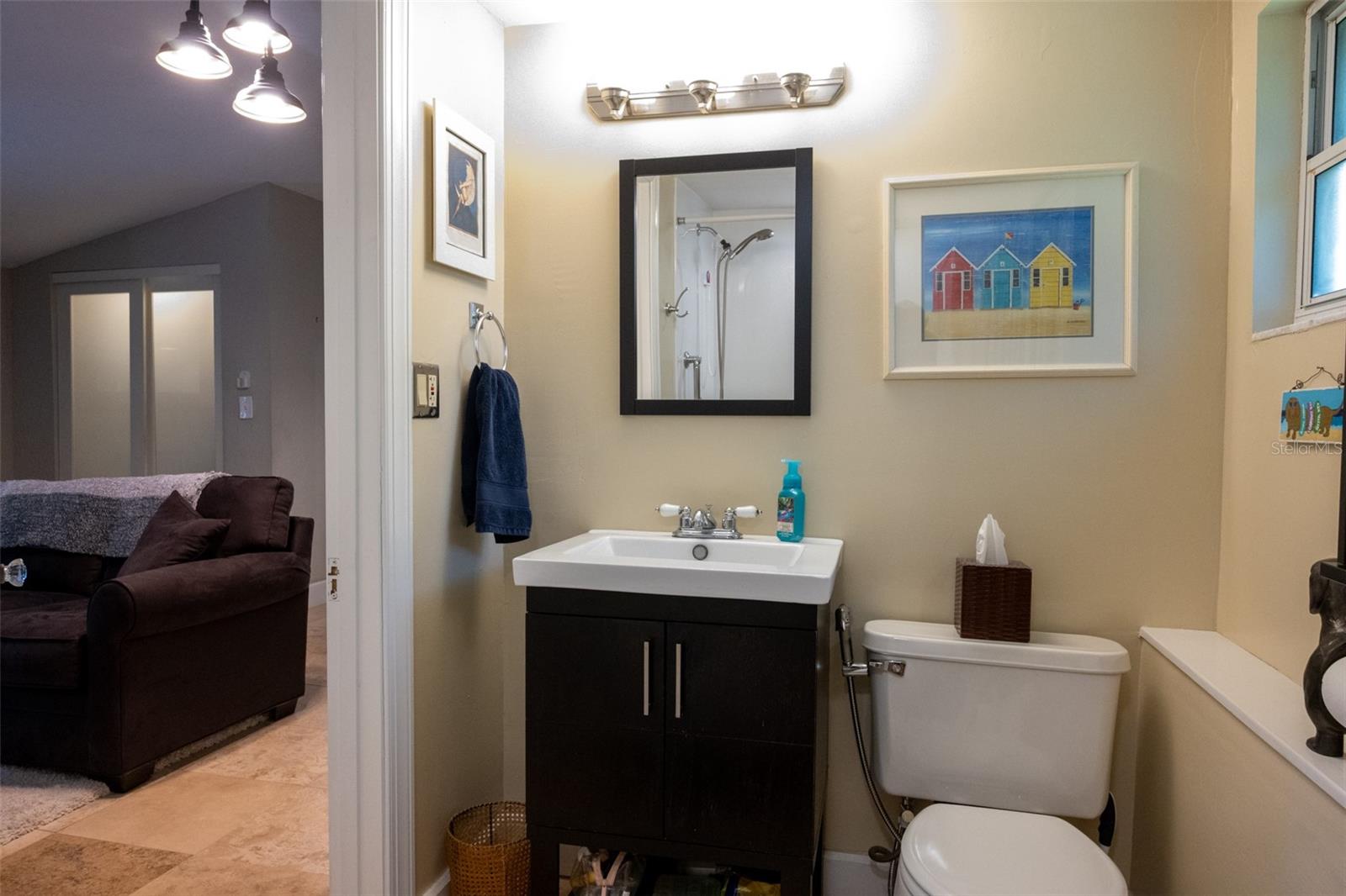 master bedroom/ office/ bonus room en suite bath
