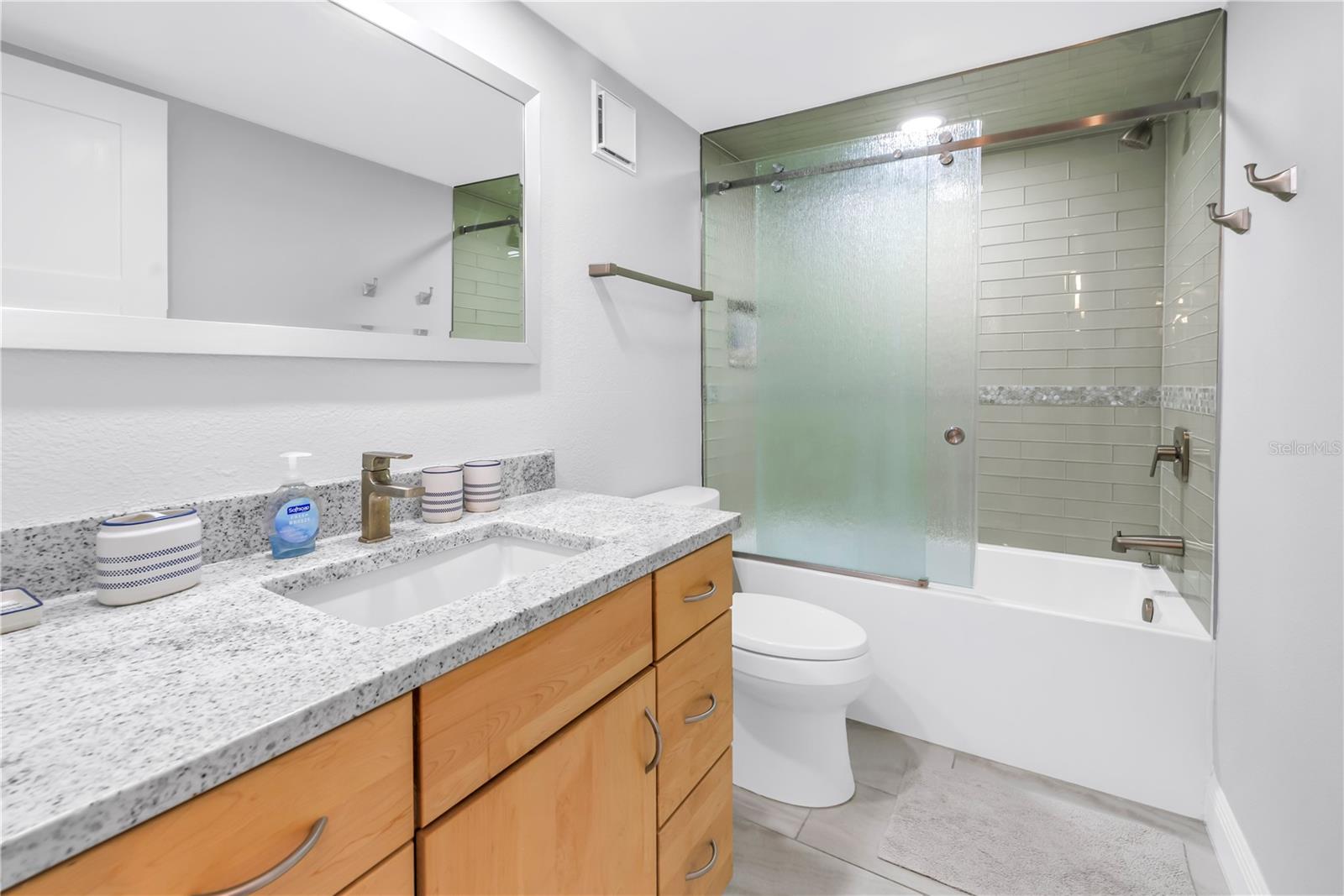 Second bath with tub and shower