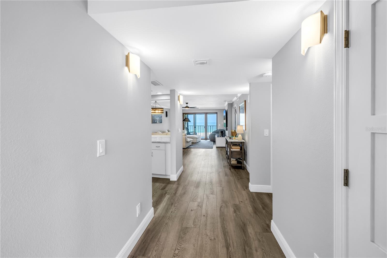 Please come In, View from the door to the entryway of the unit