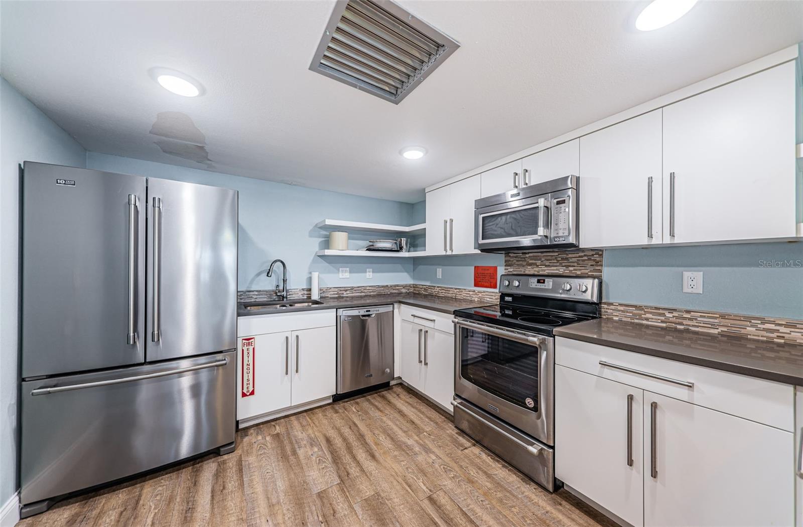 community room kitchen