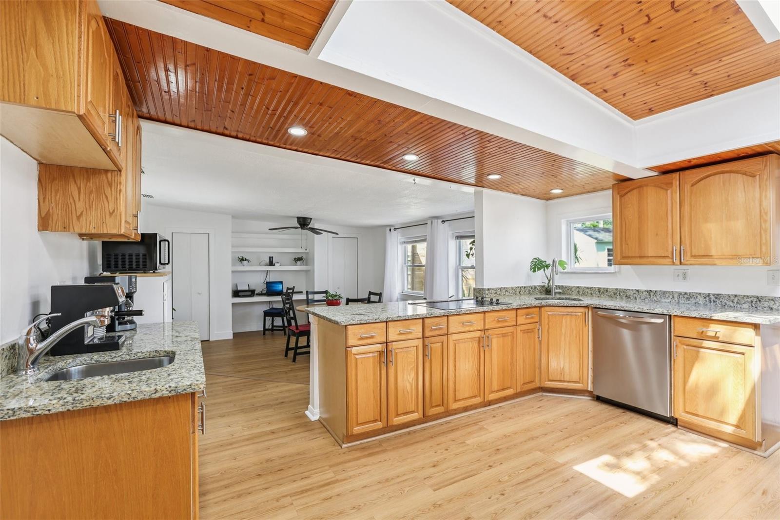 Kitchen with wet bar