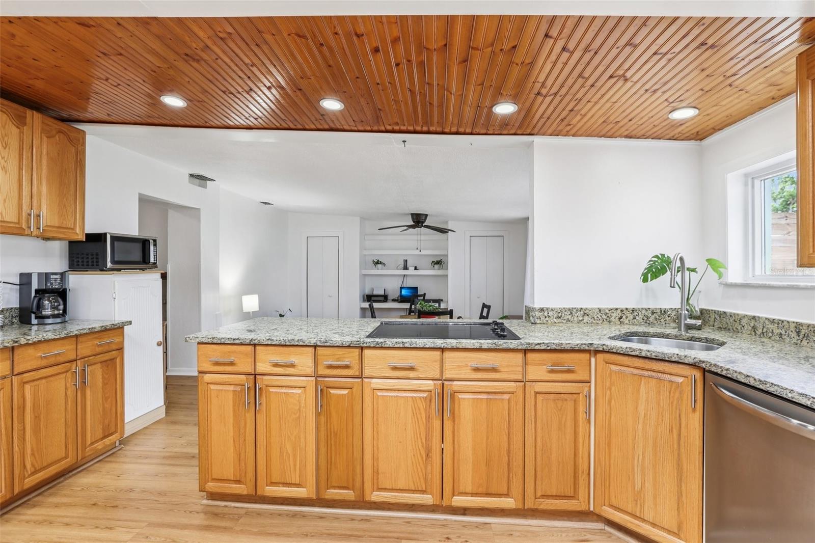 Kitchen with wet bar