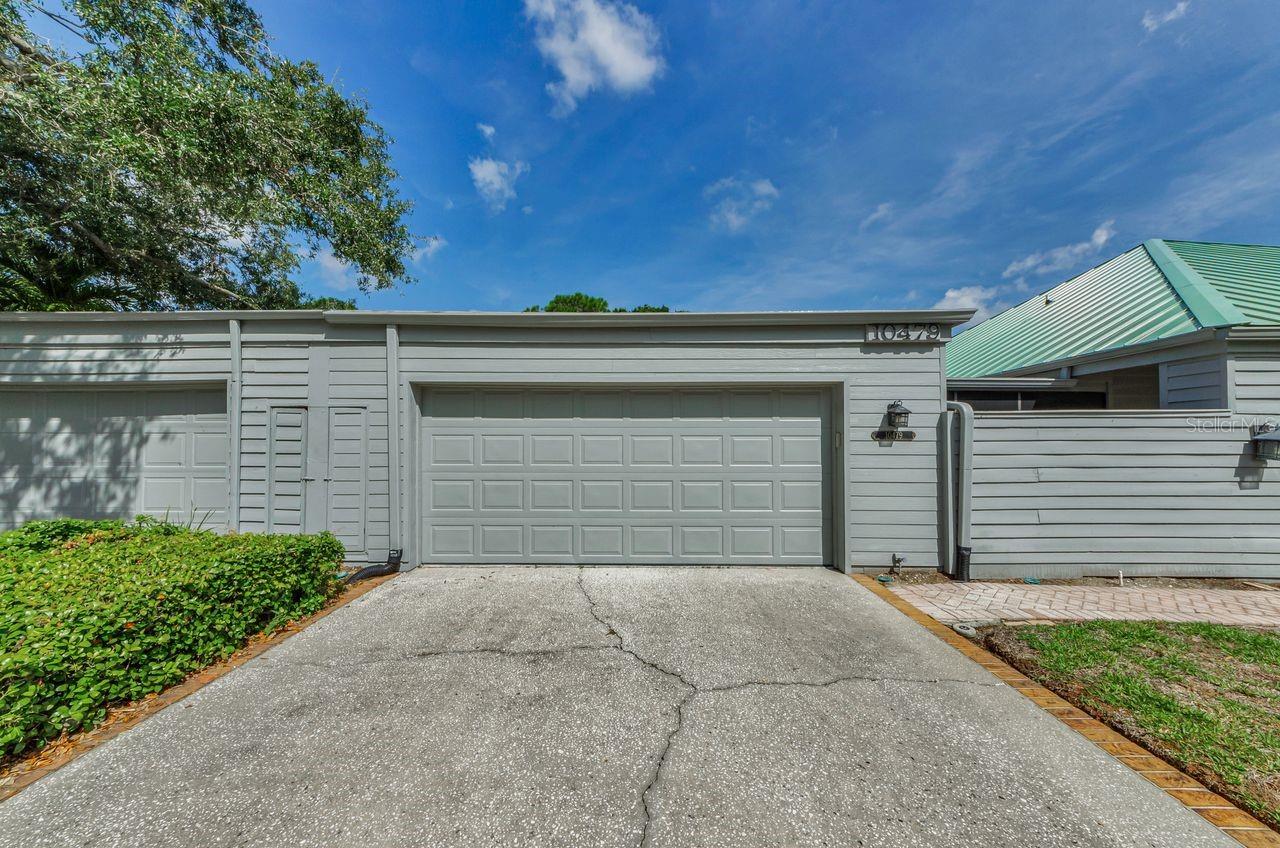 Garage for 10479 holds t