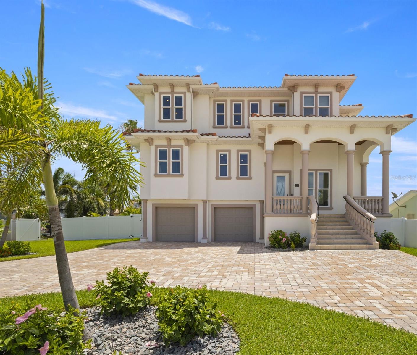 Welcome to 3141 Hibiscus Dr W!