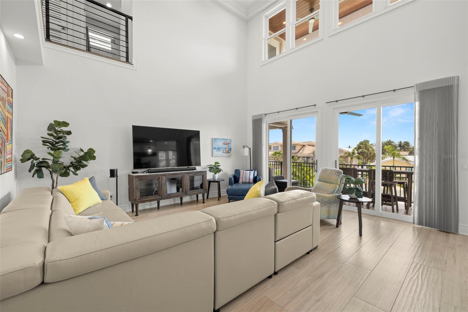 Spacious living room