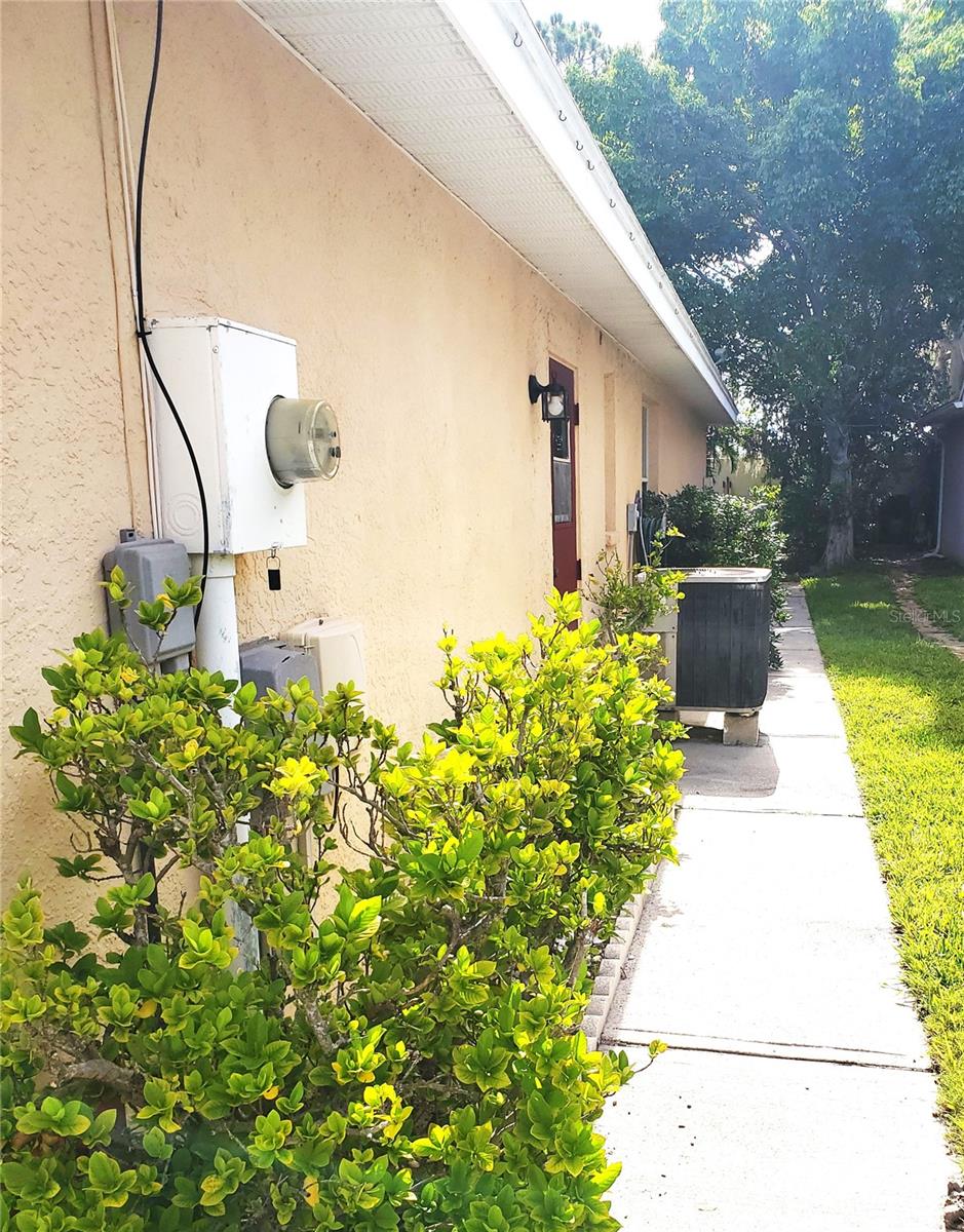 Right side way to back yard
