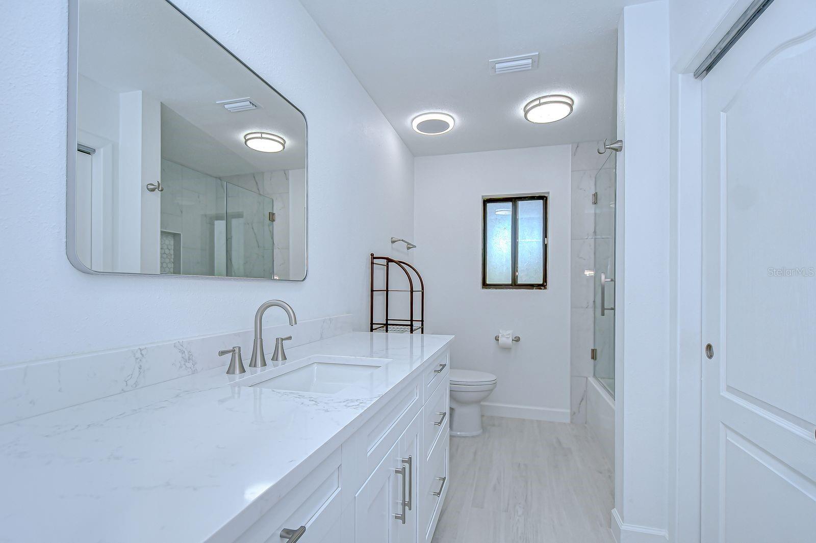 Upstairs Full Bathroom