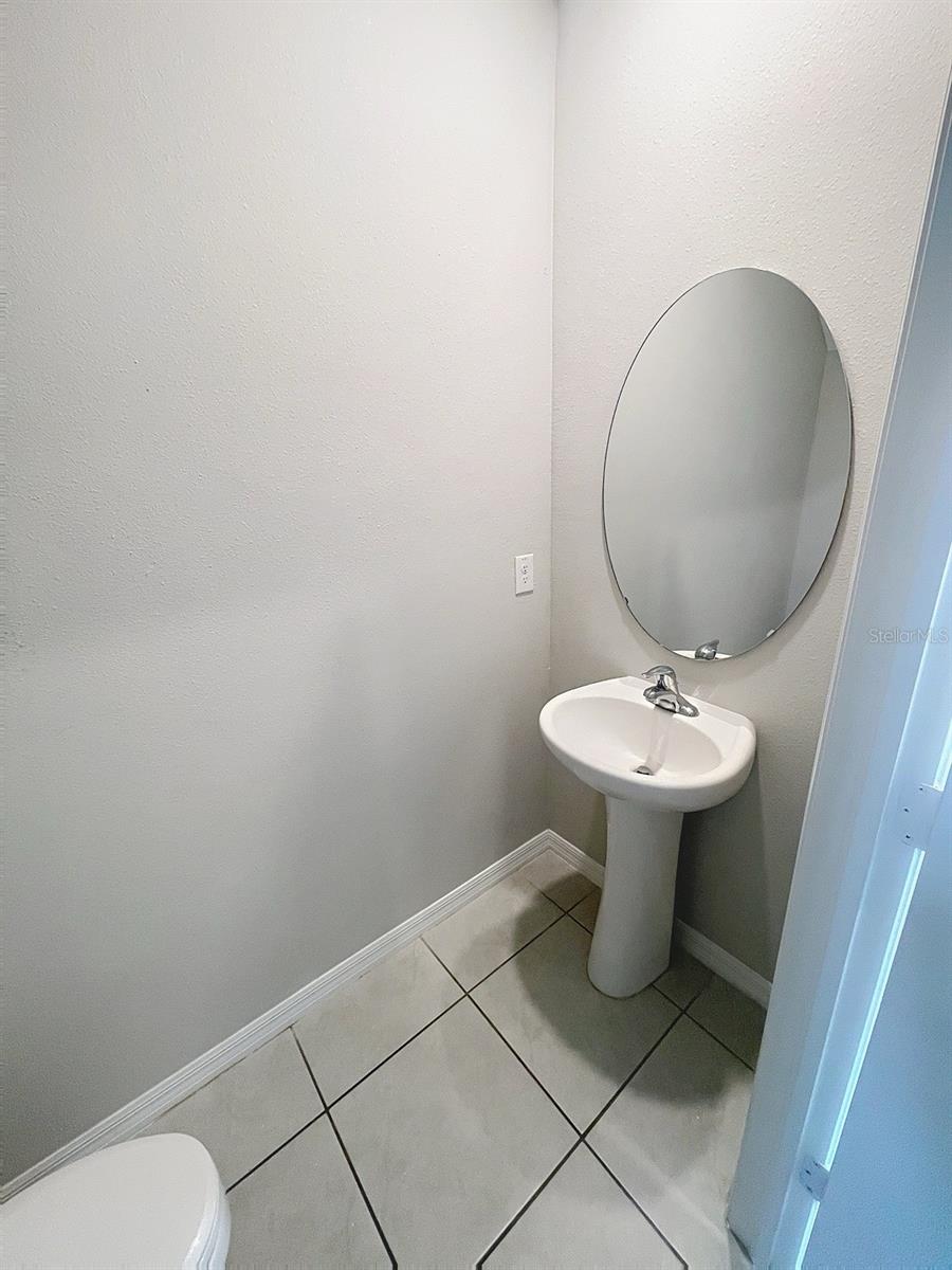 TB8408543