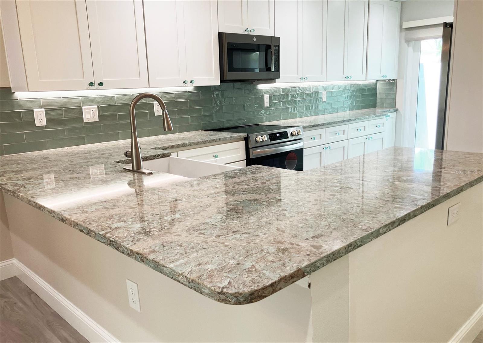 Kitchen peninsula
