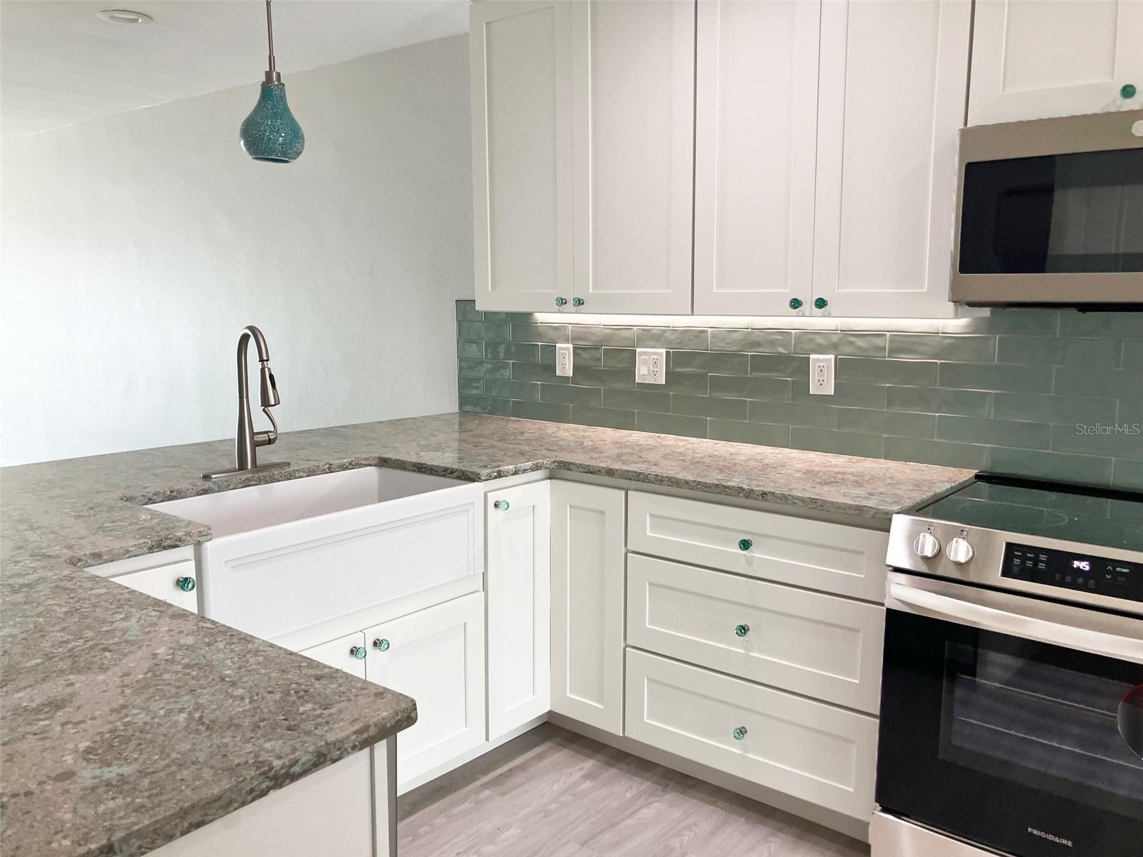 Kitchen Peninsula_ Storage