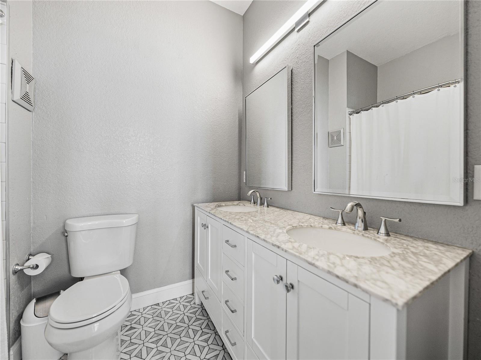 Primary Bathroom (Main Floor)