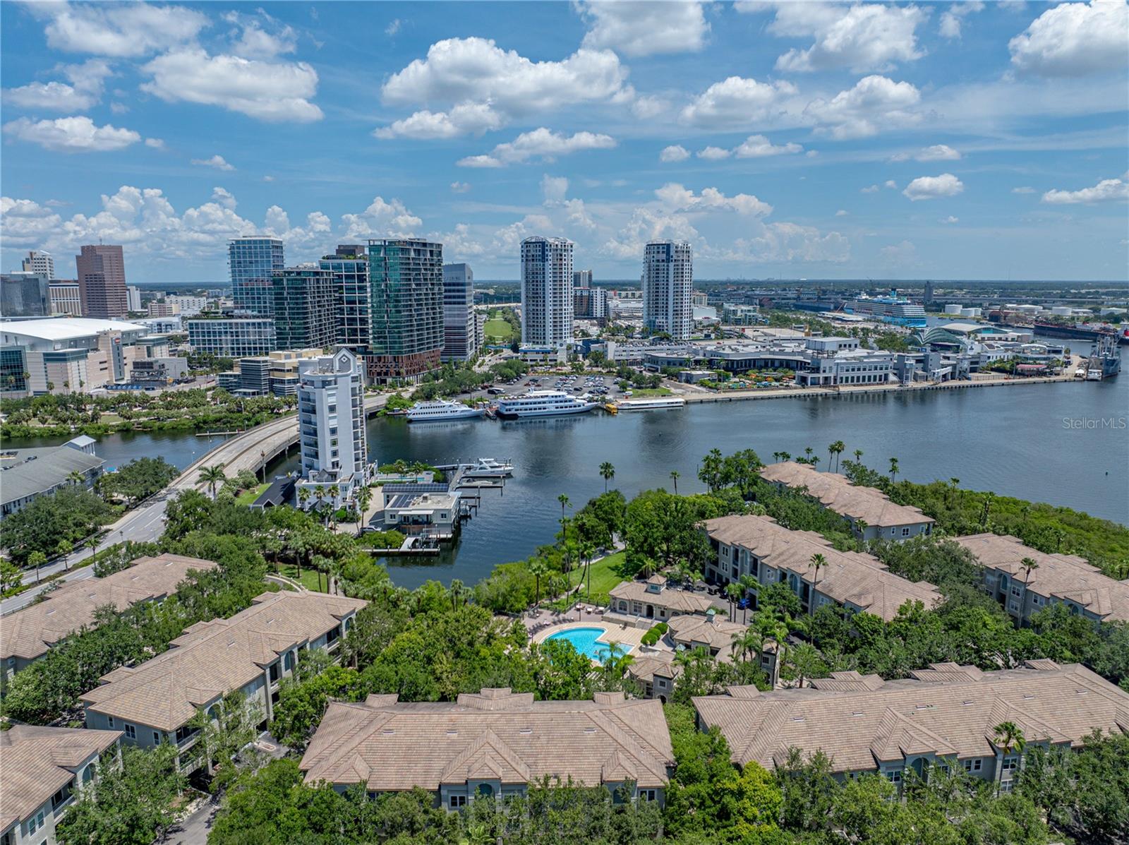Walking Distance to Sparkman Wharf, Water Street + Channelside