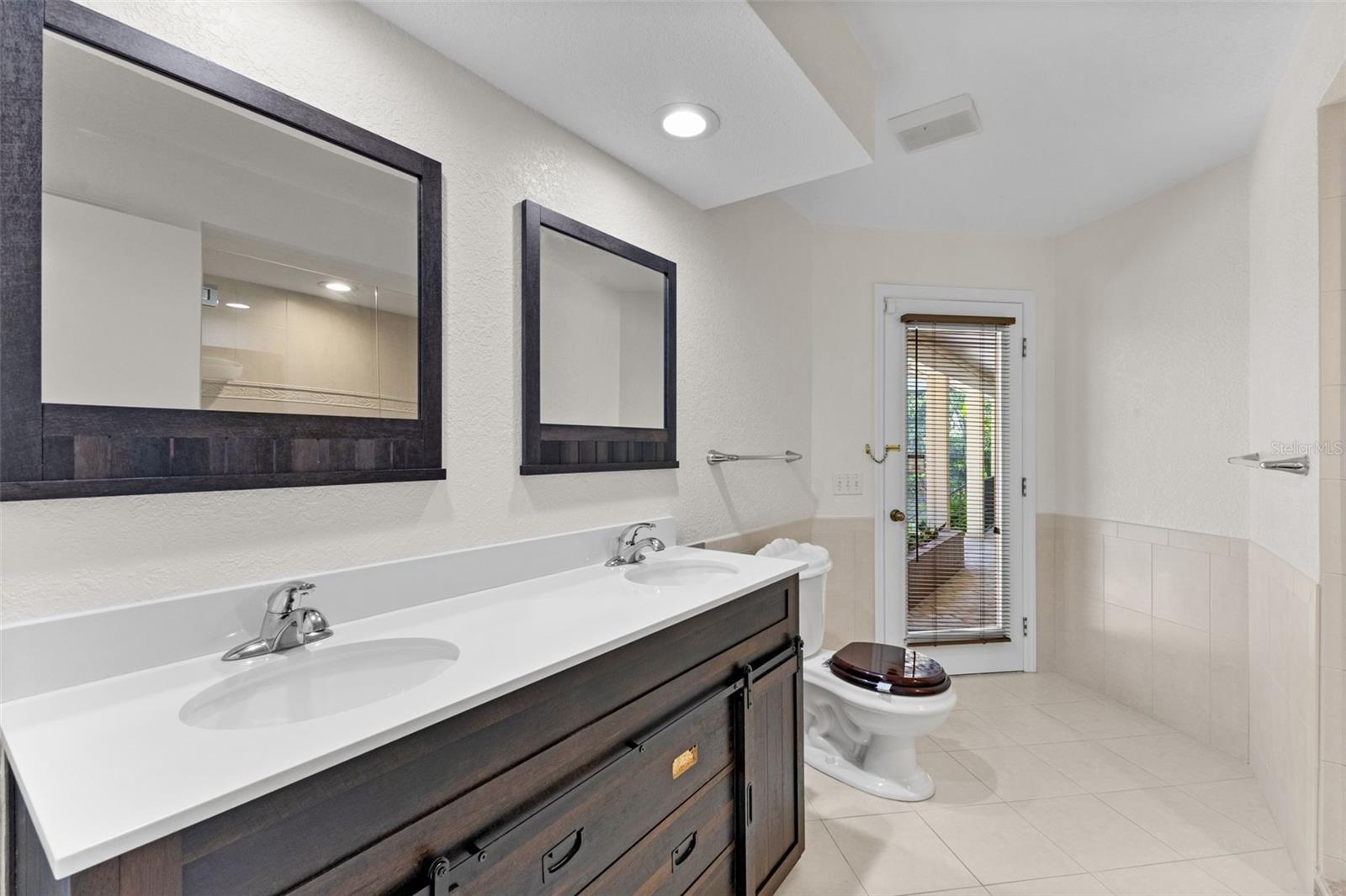 Guest / Pool Bath