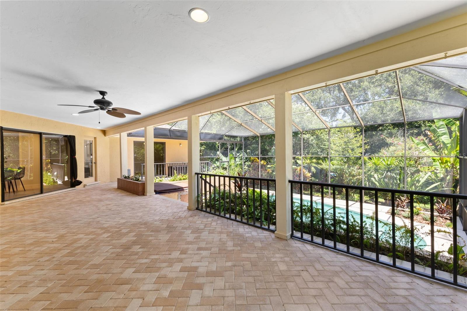 Outdoor Lanai Area