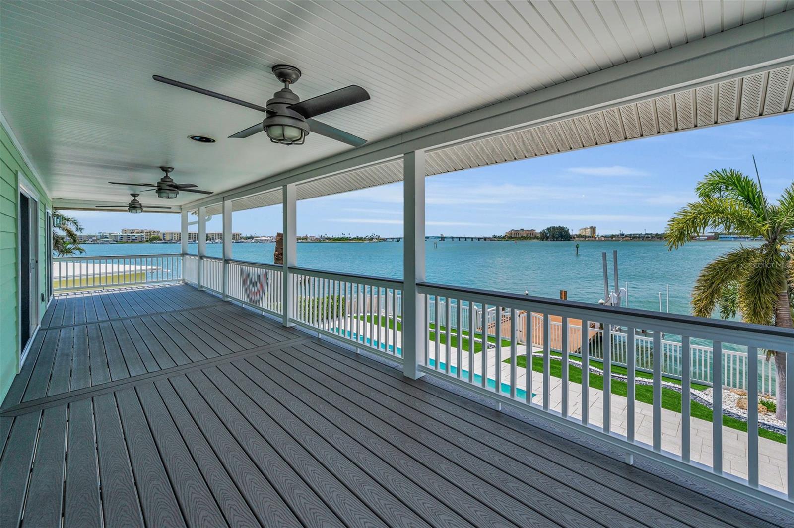 Spectacular Waterfront Views!