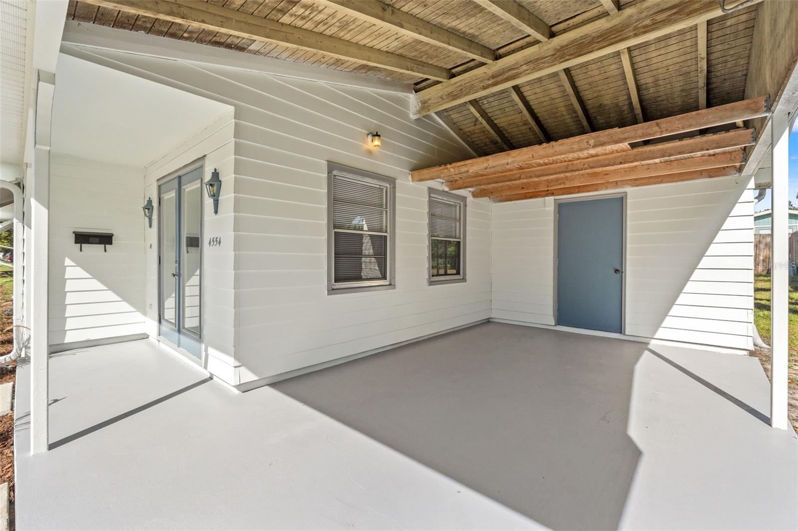 Car pool with storage