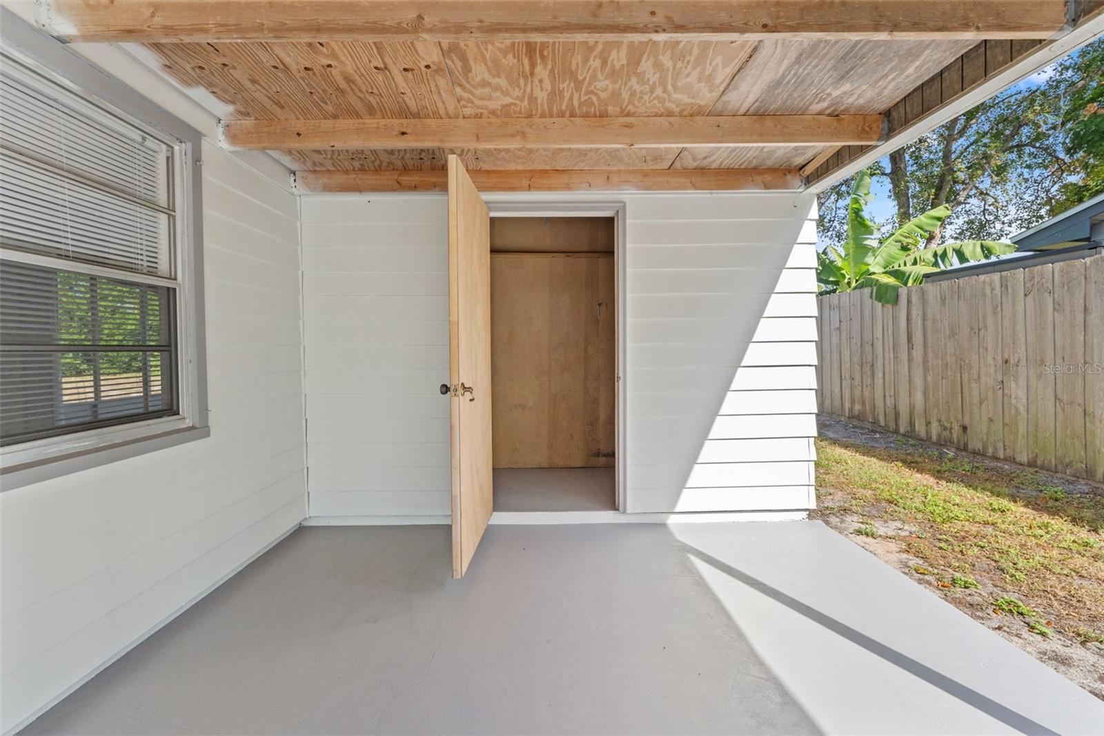 Car pool with storage