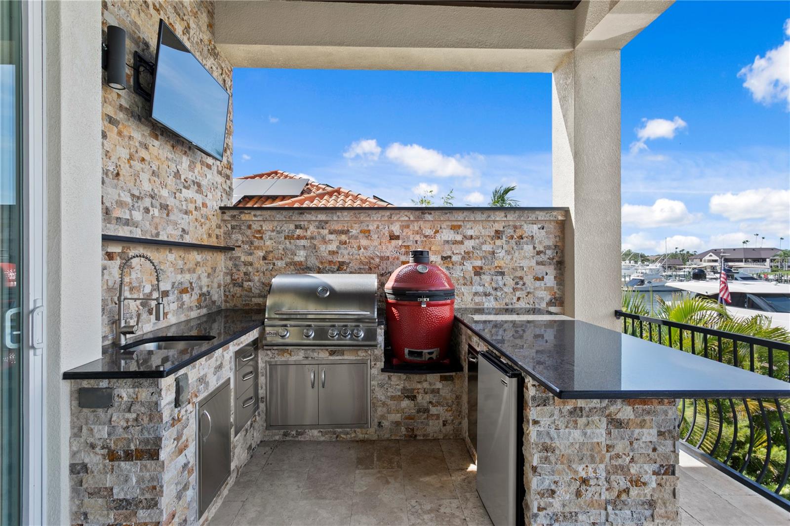 Outdoor Kitchen