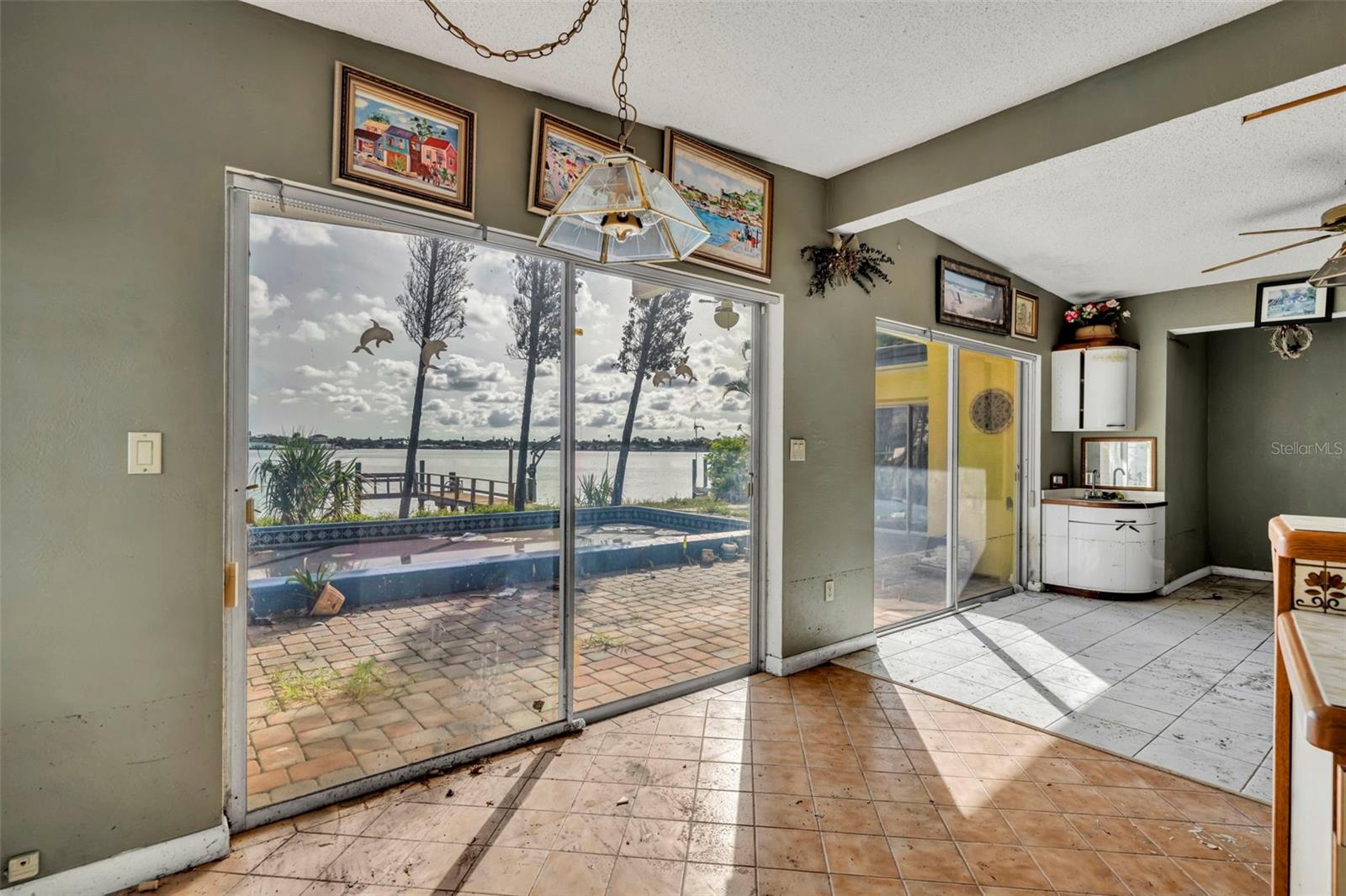 Breakfast nook