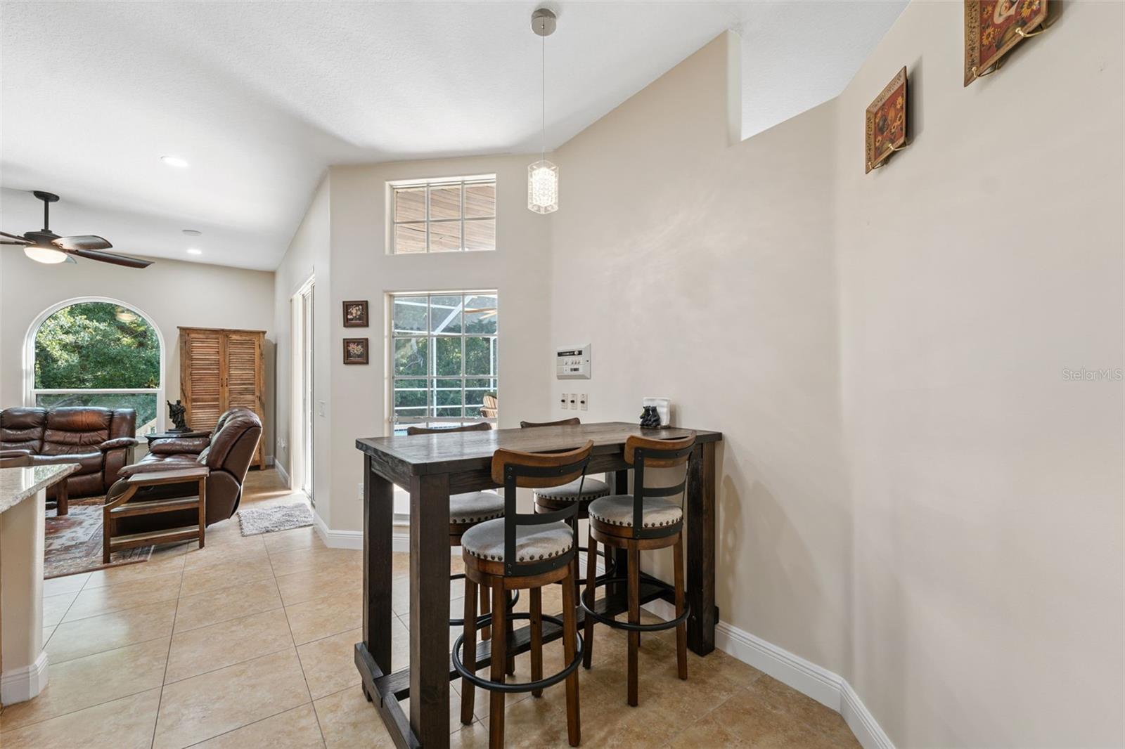 Breakfast Nook/Living Room