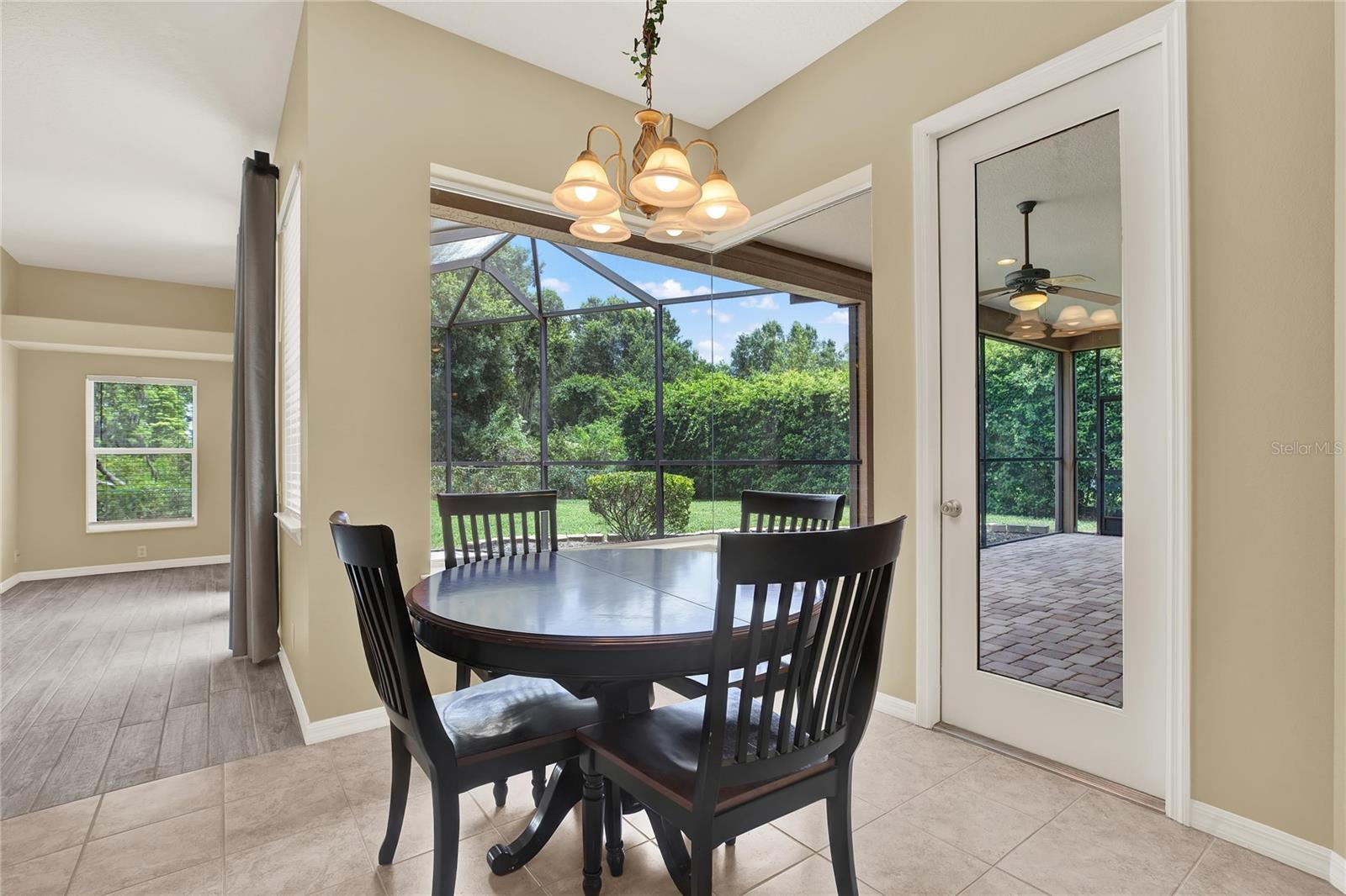 Eat in kitchen area