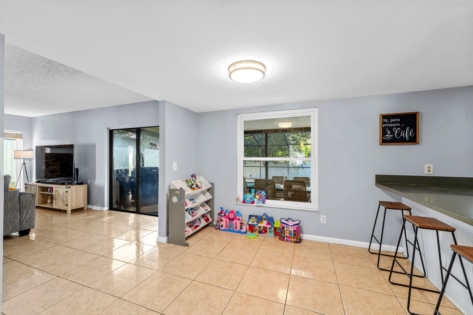 EAT IN DINING SPACE