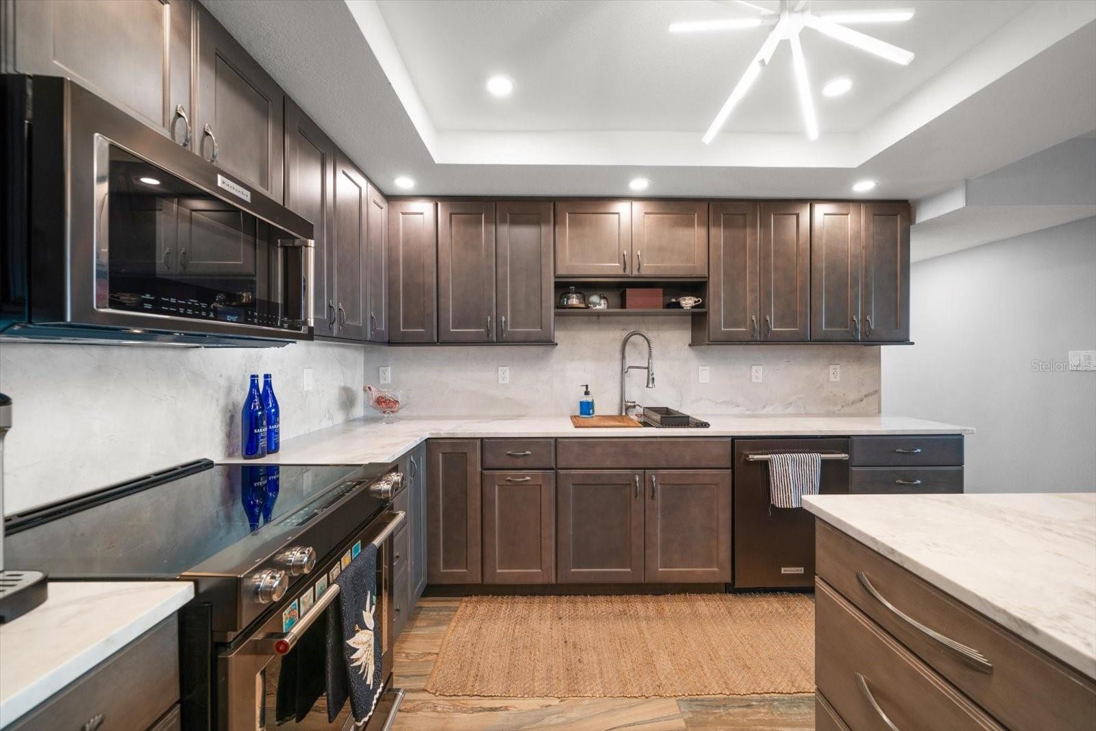 AMAZING KITCHEN!!