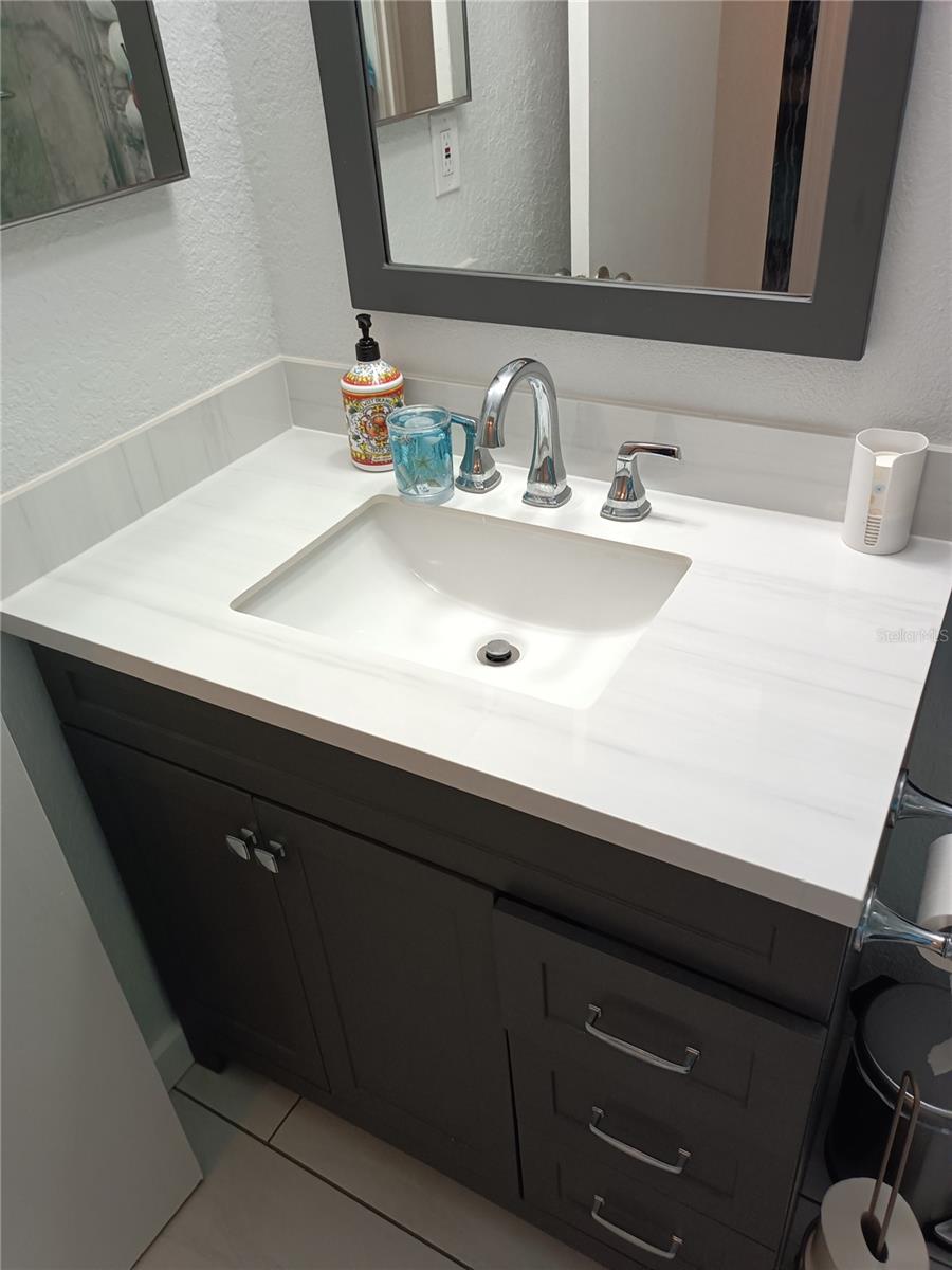 Bath vanity