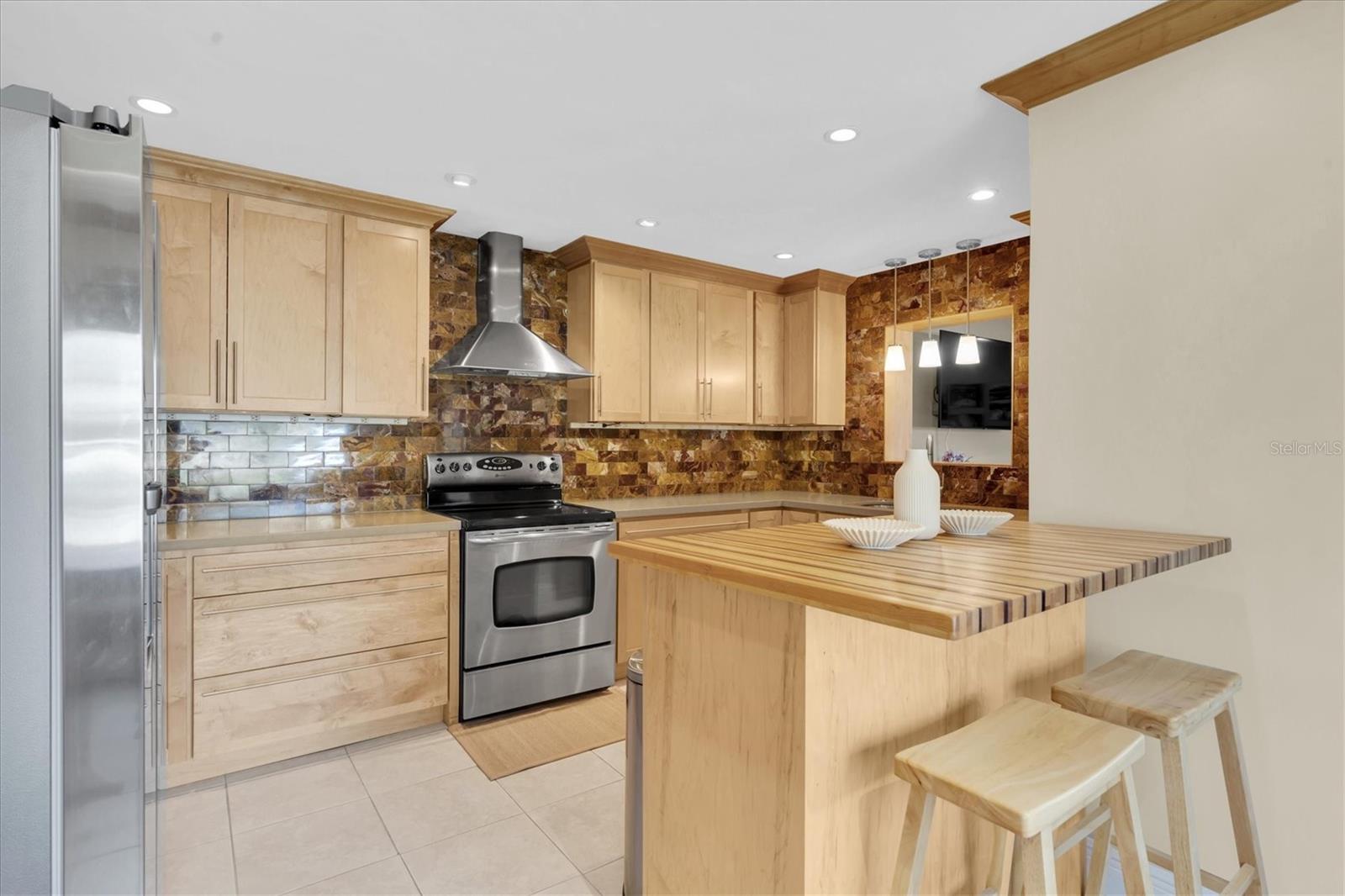 Updated kitchen with Stainless Steel Applicances!