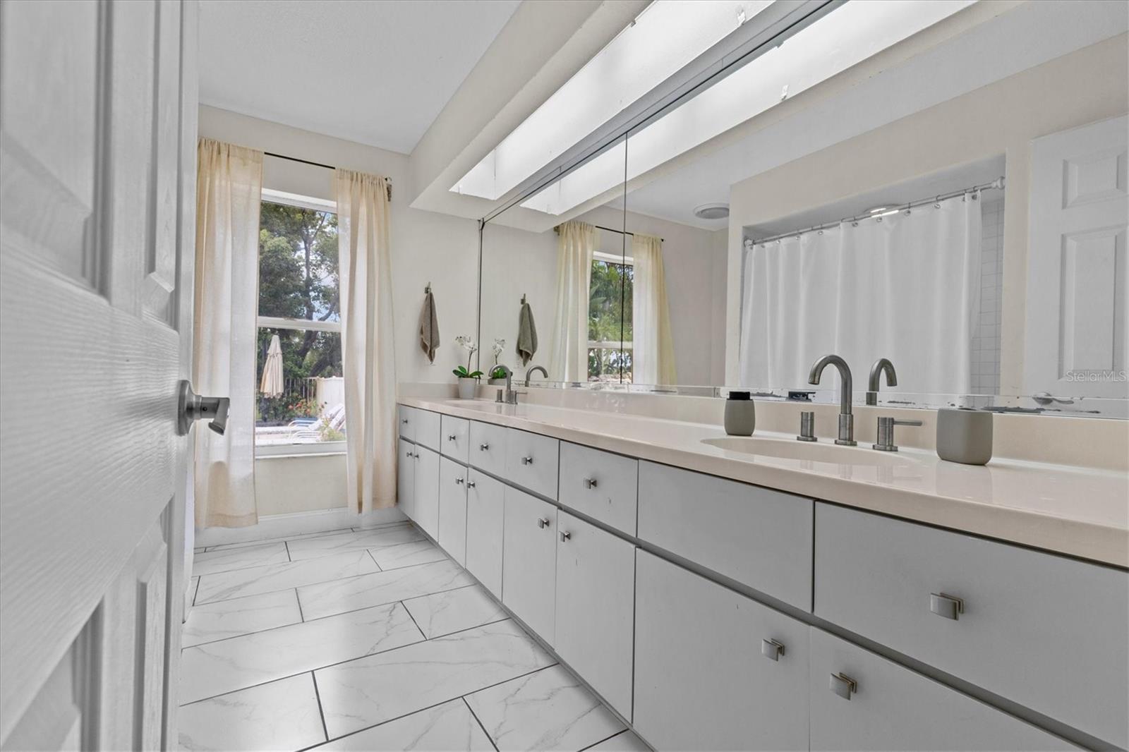 BATHROOM 2
