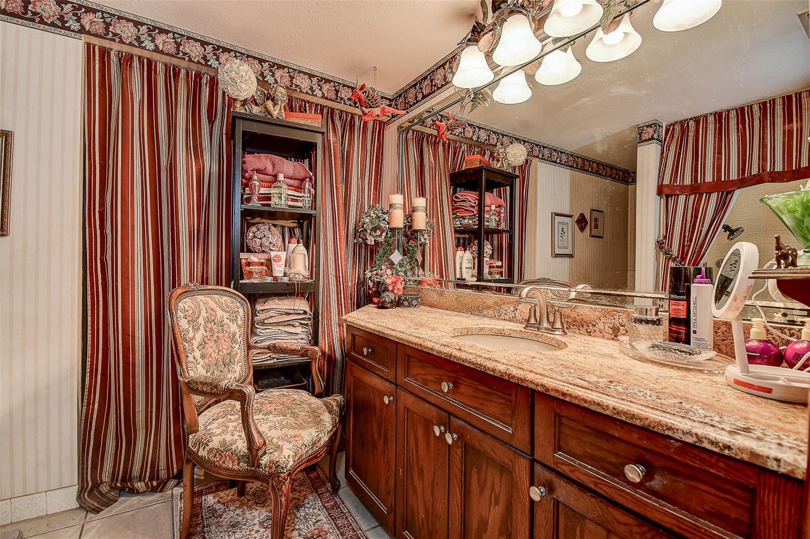 Ensuite with shower