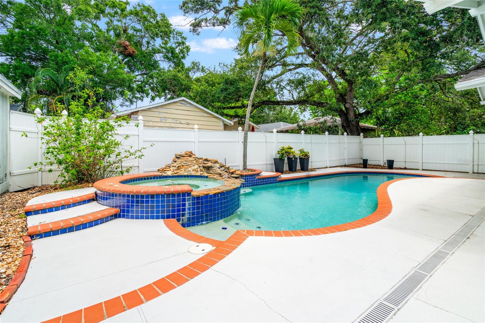 Pool with hot tub & mosquito misters