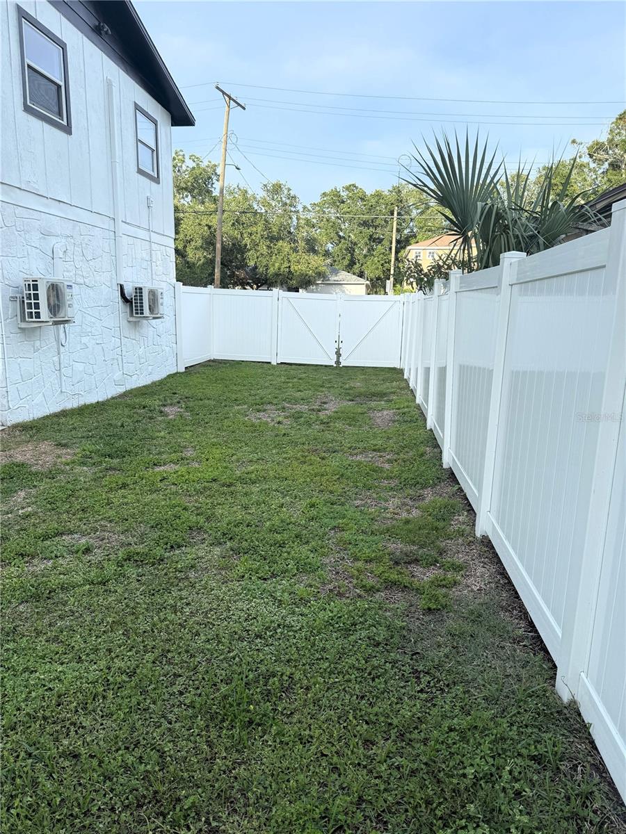 side of house / side yard