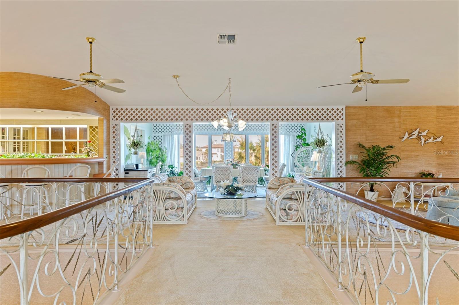 Great Room: sitting area and dining area/garden room/tea room