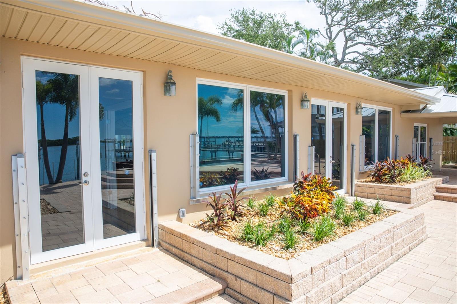 Exterior Highlighting Flood System