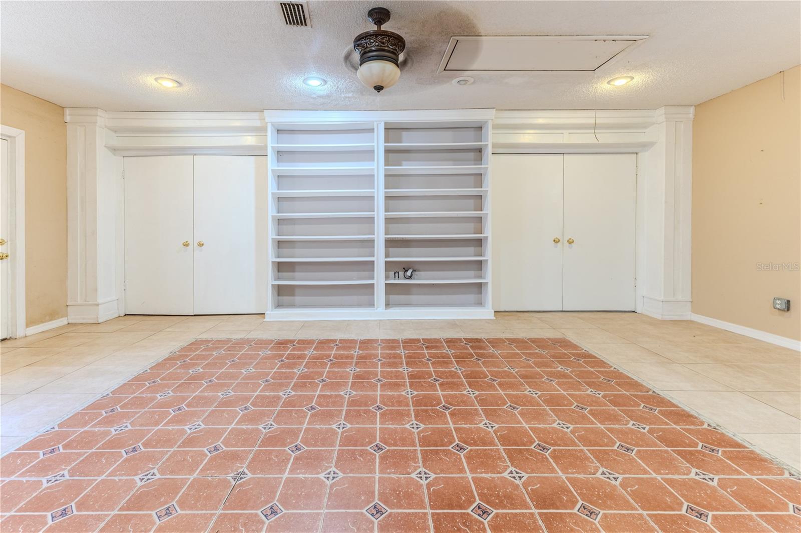 Built In Book Shelves