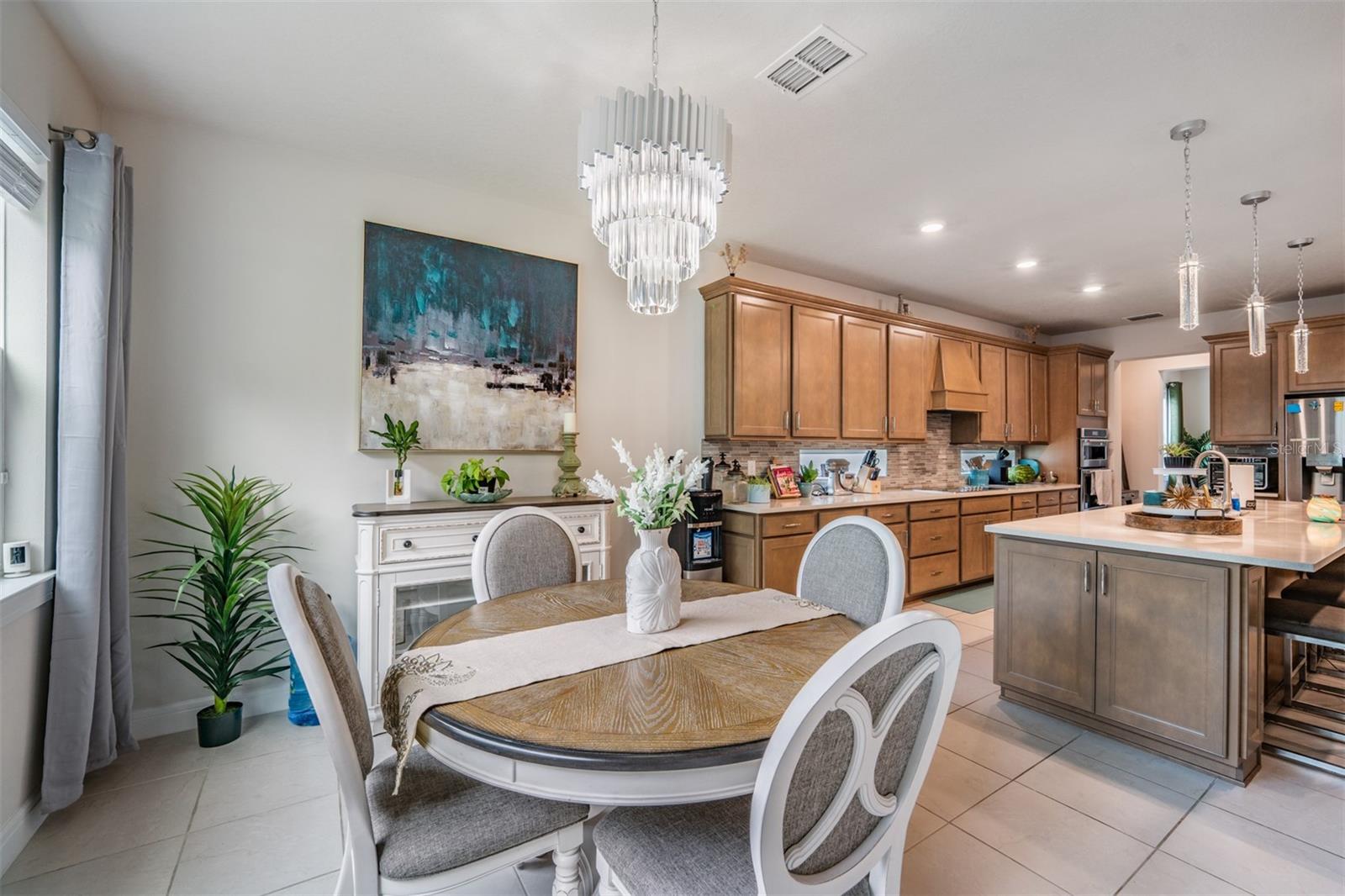 kitchen/dinning area