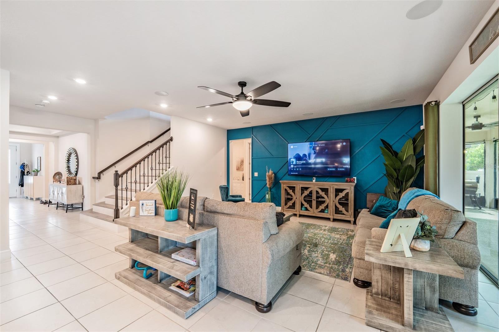 living room/grand entry