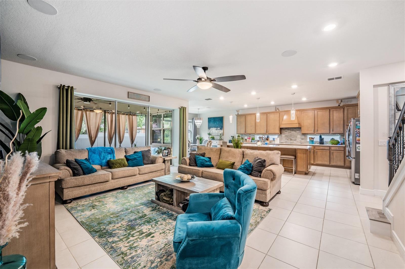 living room/kitchen combo