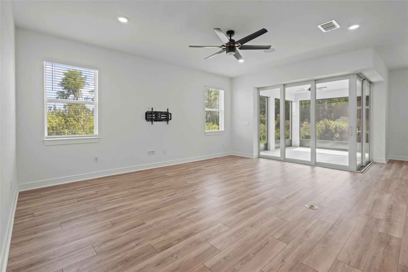 Living Area showing zero corner sliders that are stackable